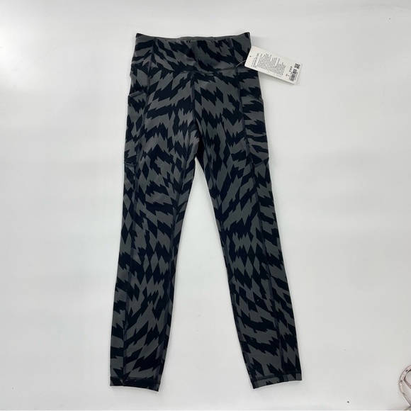 NWT Lululemon Invigorate High-Rise Tight 25"
Voltage Graphite Grey Black‎ size 4 - Picture 3 of 12